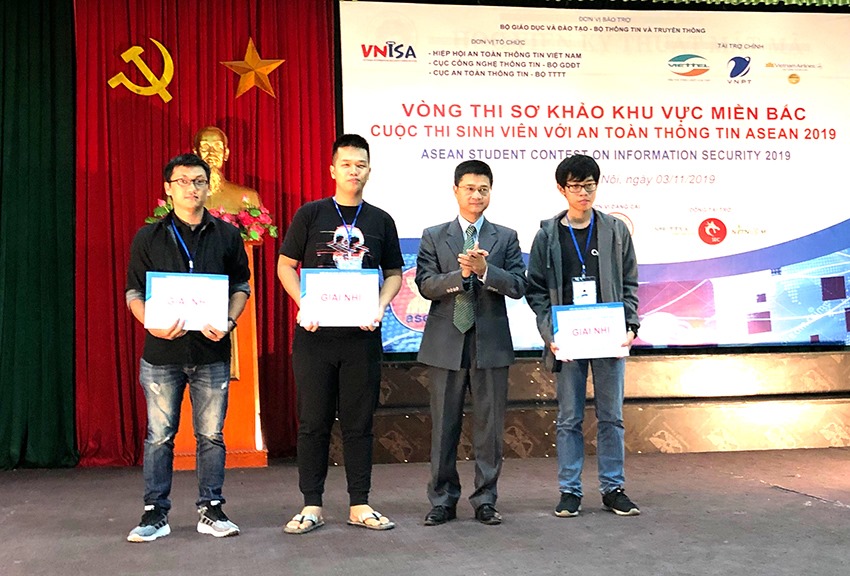 Sinh viên Đại học FPT chiến thắng giải thưởng 50 triệu đồng từ ACB Hackathon