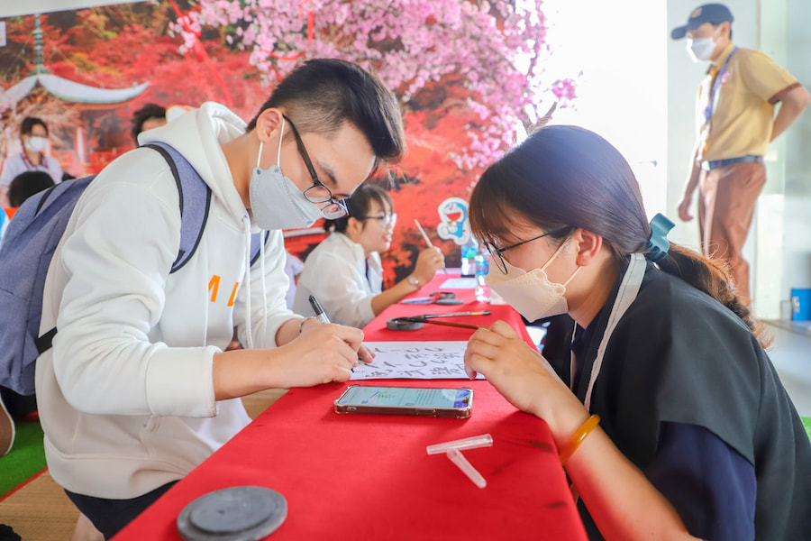 Đa dạng các hoạt động ngành Ngôn ngữ Anh (Diversity of English Language Faculty’s activities )