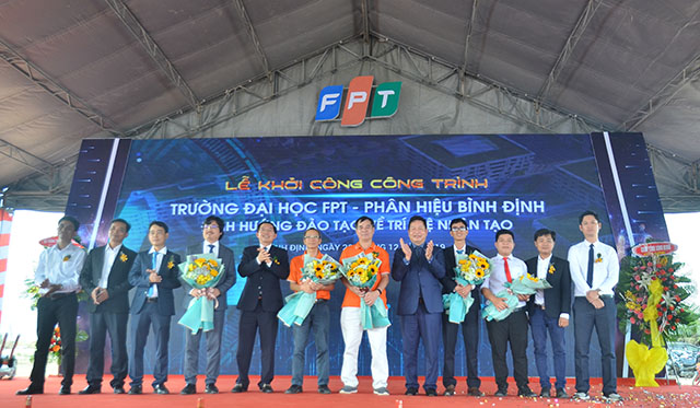 Lanh-dao-FPT-va-lanh-dao-tinh-Binh-Dinh-